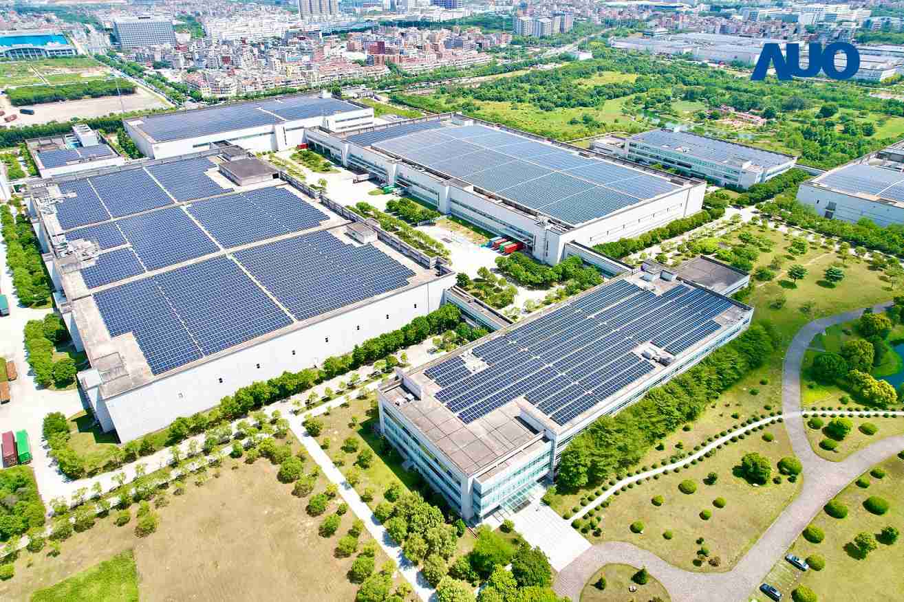 PG国际厦门推动智能制造同时，，，透过绿电创能纵深推进绿色转型，，，，厂区全屋顶铺设太阳能光伏板，，，，每年太阳能发电 2,600多万度